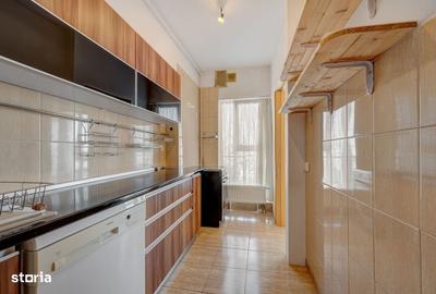 Apartament cu 4 camere decomandat în Titan