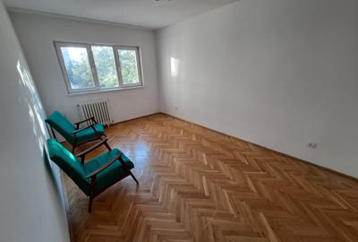 Apartament cu 3 camere în Dâmbu Pietros