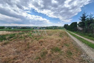 Teren de 2700 mp, în Central - 1