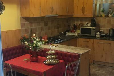 Casă cu 3 camere decomandat cu Teren 311 Mp în Central