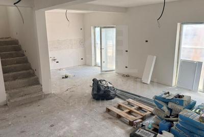 Casă cu 5 camere cu Teren 420 Mp în Central - 2