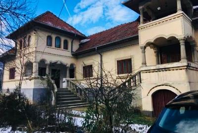 Casă individuală cu 7 camere cu Teren 1150 Mp în Cotești - 1