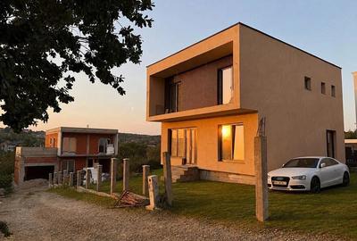 Casă cu Teren 425 Mp în Dealuri Oradea
