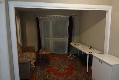 Apartament cu 3 camere semidecomandat în Cantemir