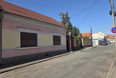 Casă cu 4 camere cu Teren 328 Mp în Ultracentral