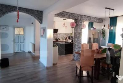 Casă cu 7 camere cu Teren 890 Mp în Central - 3