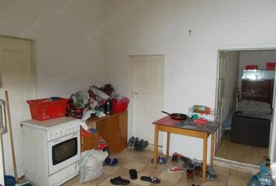 Casă cu 4 camere cu Teren 1800 Mp în Pișchia - 1