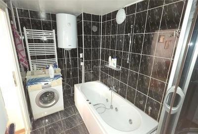 Casă cu 7 camere cu Teren 432 Mp în Vest