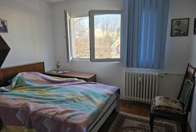 Apartament cu 4 camere decomandat, mobilat în Titan - 17