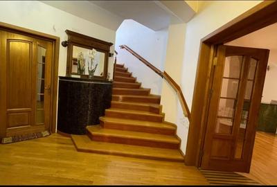 Casă individuală cu 5 camere cu Teren 200 Mp în Fundeni