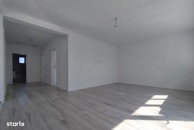 Casă cu 4 camere cu Teren 200 Mp în Central