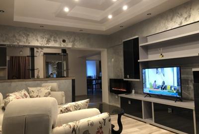 Apartament cu 3 camere decomandat, mobilat în Central