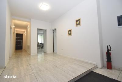 Casă cu 8 camere cu Teren 366 Mp în Calea București - 2
