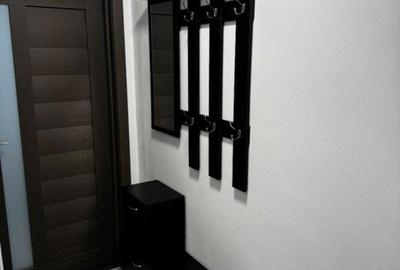 Apartament cu 2 camere semidecomandat în Craiovița Nouă