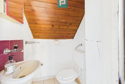 Casă cu 2 camere cu Teren 1462 Mp în Central - 11