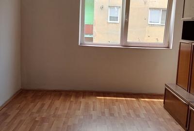 Apartament cu 3 camere decomandat în Berzasca - 6