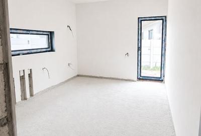 Casă cu 4 camere în Pantelimon