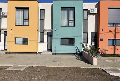 Casă cu 4 camere în Dumbrăvița