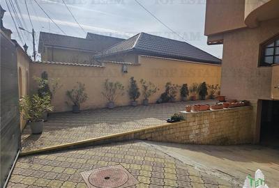 Casă individuală cu 7 camere cu Canalizare în Km 4-5 - 5