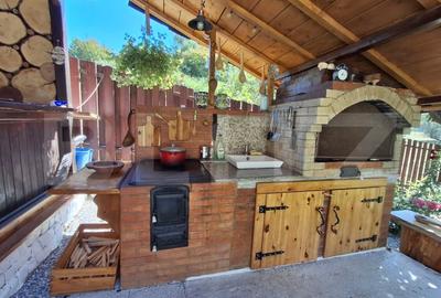 Casă individuală cu 7 camere cu Canalizare în Bucium - 16