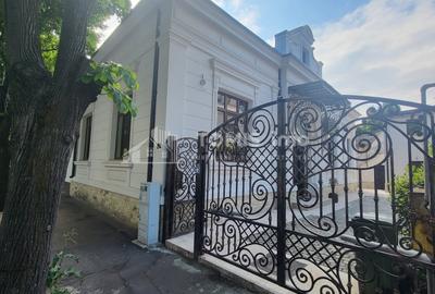 Vila eleganta restaurata – ideala pentru birouri – Str. Dacia nr. 4, Central - 2