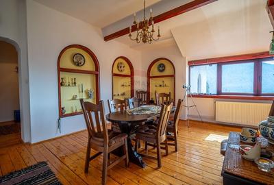 Apartament cochet cu 6 camere, in inima statiunii Sinaia, zona Furnica