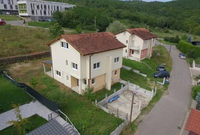 Casa finisata de vanzare in Gilau, 5 camere+ mansarda, teren 810mp