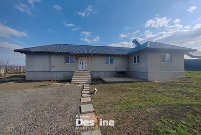 Casă individuală cu 4 camere cu Teren 1000 Mp în Mogoșești - 1