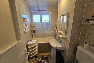 Apartament cu 2 camere semidecomandat în Micro I - 11