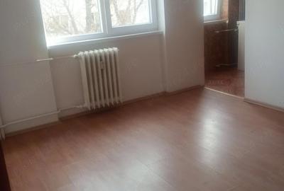 Apartament cu 2 camere decomandat în UTA - 1