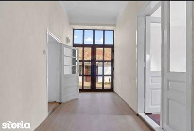 Casă cu 4 camere cu Teren 670 Mp în Central - 3