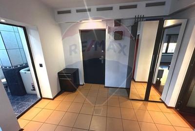 Apartament cu 2 camere semidecomandat, mobilat în P-ța Muncii - 8