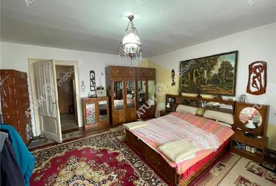 Casă individuală cu 7 camere cu Canalizare în Sub Arini - 9