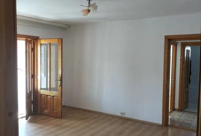 Vand apartament cu doua camere - 2