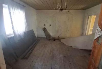 Casă cu 2 camere cu Teren 2156 Mp în Central