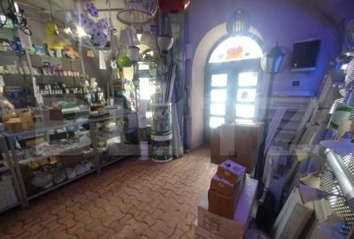 Spațiu comercial, de 600 mp, în Central - 1