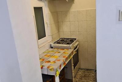 Garsonieră decomandată în CET - 10