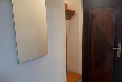 Garsonieră decomandată în Eroii Revoluției - 1