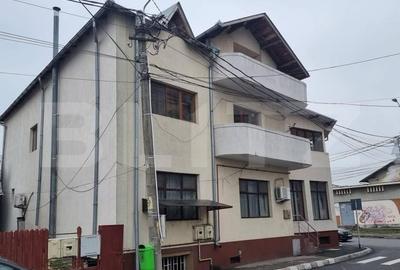 Casa/Vila suprafata utila 547mp, P + Etaj, Zona Centrala Targoviste