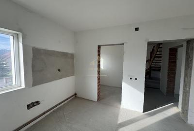 Casă cu 5 camere cu Teren 560 Mp în Central - 9
