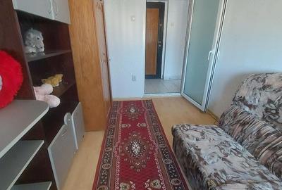 Apartament cu 3 camere decomandat în Micro 4 - 6