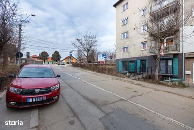 Spațiu comercial, de 50 mp, în Central - 8