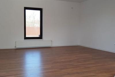 Casă cu 4 camere cu Teren 477 Mp în Central - 9