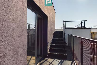 Penthouse cu 3 camere decomandat, mobilat în Central - 1