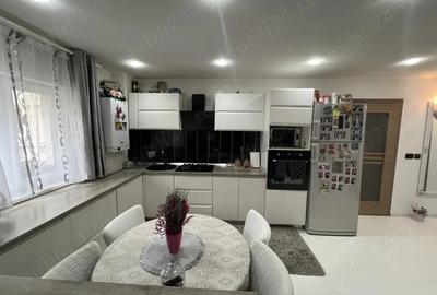 De vanzare ap 3 camere Deva - 2