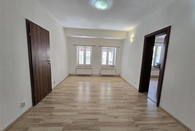 Apartament cu 2 camere semidecomandat în 1 Mai
