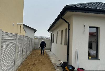 Casă cu 2 camere cu Teren 300 Mp în Central - 1