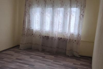 Vand apartament cu 2 camere