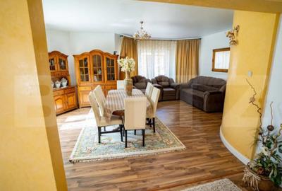 Casă cu 3 camere cu Teren 700 Mp în Central - 1