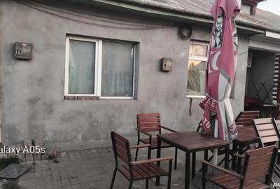 Casa cu 4 camere + magazin - 1